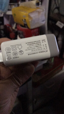 做工质感：~家的东西做工还是精细，款式也好看。充电速度：支持快充，可以插平板便携性能：出门再也不用带一堆东西了，很方便啊安全性能：目前没啥大问题