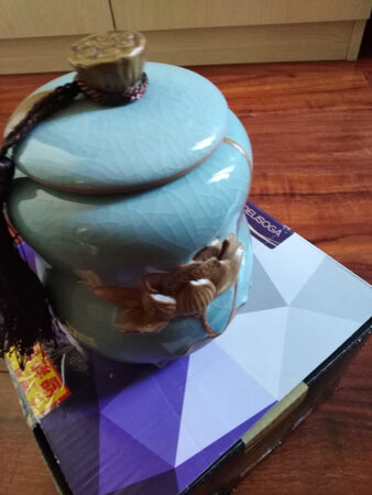 第一次买了一个尚帝的茶叶罐，收到货后非常喜欢就又买了一个。古色古香，非常好看。