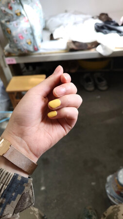 上手效果：烤灯后效果非常不错，很喜欢的哑光磨砂效果，看起来很高级，温柔又淑女