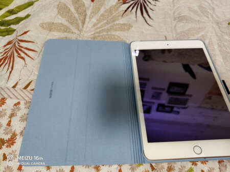 买个新膜给新买的iPad mini贴上。