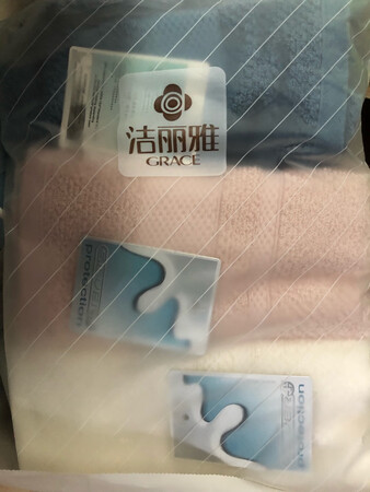 12号晚上拍的，14号就收到货了，发货超给力，物流也给力，京东快递就是速度快。之前都是在超市买洁丽雅的产品，第一次在网上购买，感觉物有所值，跟之前用的洁丽雅毛巾差不多，说是抗菌的，还没开始用，等用过一段时间，再来评价！