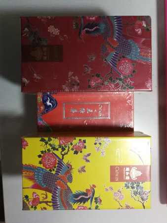 产品质感：质感丝滑，没有明显的颗粒感
产品颜色：很正，跟图片颜色差不多，深涂浅涂都好看
持久效果：非常持久，稍微有点沾杯
滋润效果：还行，北方比较干，涂之前需要湿润嘴唇
适合肤色：本人肤色白偏黄，涂上很好看