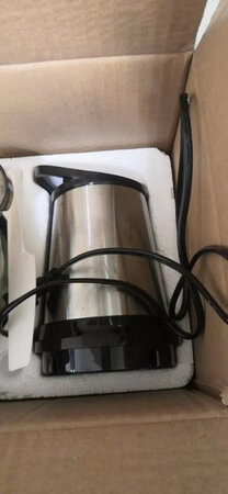 这是我在京东上购买的厨房用具，信赖京东，九阳的品牌值得信赖，质量有保障，使用方便，美观大方实用，以后饺子馅肉馅，就不用花钱绞了，自己在家里就可以轻松搞定，卫生干净，可以使用好长时间了，推荐给我的好友们。