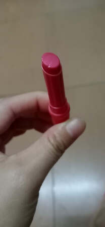 非常糟糕的一次网购，收到货发现商品好像被硬物划了一条很深的痕迹……真心差劲，只不过自己懒得退换货