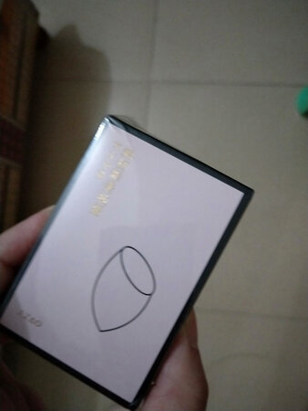 造型挺可爱的美妆蛋，还搭配了一个装置美妆蛋的盒子，很nice