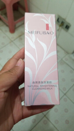 东西收到了。一直忘了来评价。这是给婆婆买的。这个还没开始用。先用的卖家送的小瓶的。婆婆一直用的这个牌子的，已经用了好久了。真的很不错。用上以后很快就吸收了。很好用。美肤宝老牌子了。不愧是大品牌。
