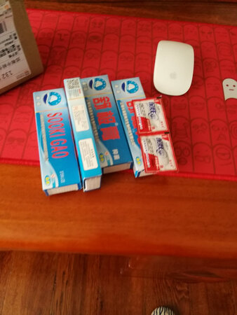 药膏特别好用，蚊虫叮咬，上火起痘用，效果很好，常备品，以前在药房买，现在有京东不用出门送到家，方便。