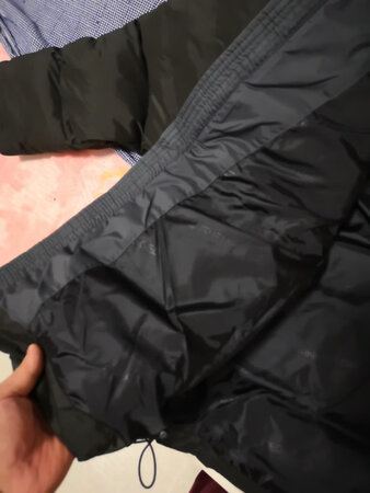 一直很喜欢这个牌子的羽绒服！到现在已经买了四件了！很喜欢羽绒服的做工，针脚严密不出绒，轻薄的其实也很有份量，不像有的牌子，轻薄却保暖效果不好！推荐大家购买杰奥羽绒服！我所有的羽绒服都是特价买的，简直是物超所值！自从大学期间在北京看到了它的工厂店，现如今回家乡工作了，我依然一如既往地支持鸡蛋！亲民的羽绒服！