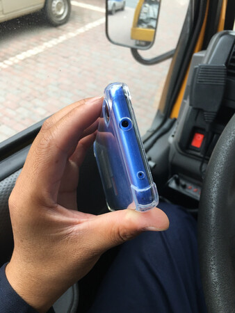 手感很好，防摔效果也很好。贴合很好。完美的手机的手机套。物流也很快哦。京东值得信赖！
