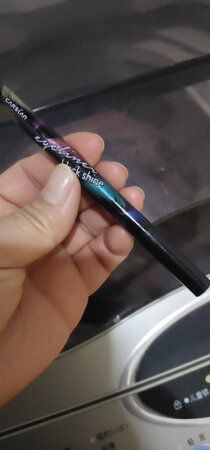 产品质感：不错
上妆技巧：好用
显色程度：黑色
防脱效果：还好
其他特色：快干不晕妆