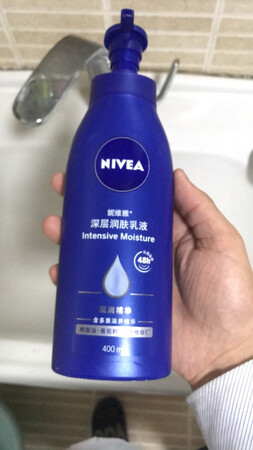 一直用这个，感觉很不错，吸收很快，不油，推荐一下！