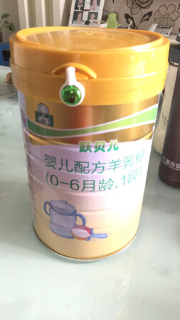 宝贝出生到现在快两个月了，也是表妹推荐，一直在喝这个牌子的奶粉，宝贝随我乳糖不耐，这个羊奶粉比较温和，而且喝完易消化，拉臭臭都很正常，宝宝也爱喝，现在混合喂养，奶粉断不了，推荐推荐，双11已经囤货，定金已付