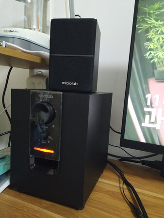 音响颜值在线，自带音量和低重音调节旋转钮，很好用