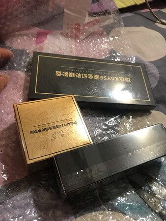 物流超快的，没想到一天就到了，和我以前买的一样，买过这家店的，被我摔坏了，这些买的比我上次的便宜好多，还送了，散粉，眼影盘，可喜欢了，包装完整，没有损坏，看图吧，