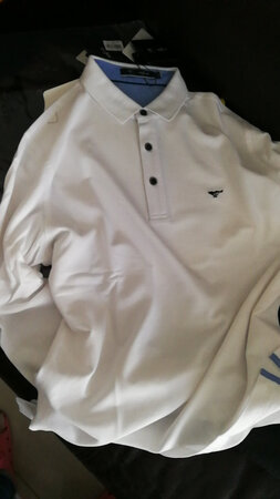 趁搞活动一次性给老公买了3件,是纯棉的,质量还不错!