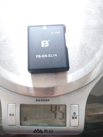 充电时长：充满需要2个小时左右和原装的电池耗时差不多
电池电量：电池电量：标称总量也低于原装的量 比原装的差些，在5600里大概能到200多的样子
物流时效：京东送货速度比较快也准点
包装外观：包装不错看起来不错。