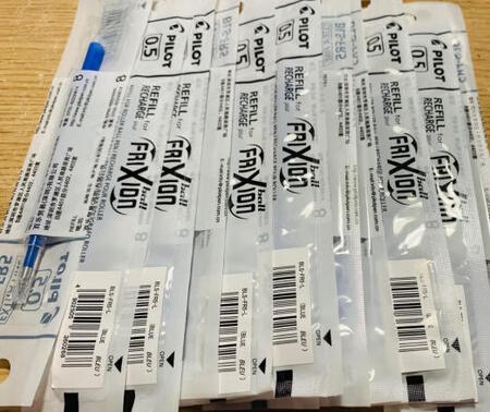 常购买得力的商品，计算器操作便捷，显示清晰，机身轻便，双电源设计，在没电池的情况下还可以使用，计算机下有防滑底垫，操作时机身不易滑动；笔记本的页面纸张很好，书写不会出现漏墨，手感平滑，书写顺畅，这次发的是新包装，相对于老包装它的颜值更高；台笔。美工刀、签字笔的质量都很好。
