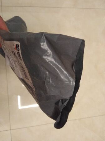 包装简陋，只有一个袋子，不知道压坏没有，因为没带扩音器回来无法试声音，但带着试了一下，耳朵很不舒服，比不上我之前那两个，不太推荐。