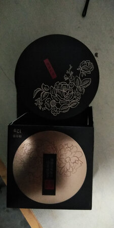 这个定妆粉很控油，好用，同学买了之后说挺好的