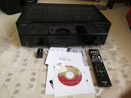 一、外观。大气，具体尺寸可见商品详情页，放在客厅绝对是一件精品家电。二、功能。原来的功放比较旧，型号是YMH的AX151，只有同轴和模拟输入，本来虽是木耳，但总觉得少了一点科技含量。V283同为入门级的功放，至少增加了光纤、HDMI，尤其是HDMI，四进一出，解码的事完全可以交给功放，机顶盒、电脑、游戏机，足量够用，再也不用来回插拔插头了。三、建议。没有蓝牙和AUX，觉得还是不太方便，尤其是蓝牙，虽说有损音质，不过*元以下听个响呗，好歹得能响啊，不知道有没有办法外接个蓝牙。总的来说，283绝对是一件合格的入门功放，如果不追求更多的功能，够用。