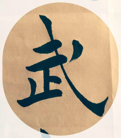 现在市面上很难买到这种上档次而又便宜的宣纸了，一直在用他们家的宣纸、墨汁、毛笔什么的 用着很舒服 很到位 很有感觉 六品堂 真心喜欢 对于我们这种热爱书法的人 六品堂值得我们信赖 不是夸赞 真心用着可以 写字非常顺畅