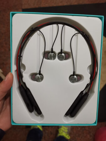 用起很舒服，大小胶头都陪齐了的。充满电用了一天还有电。