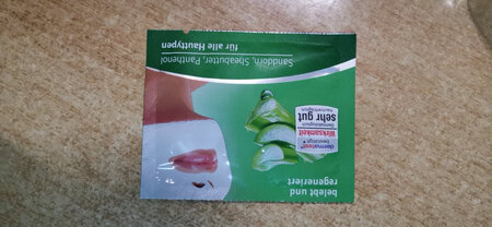 比较小一袋，但是一袋基本上可以用两次，还挺好用的，不刺激，用完脸也比较保湿，挺好的！