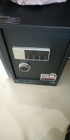 这个产品质量不错，外观好看，黑色大方好看，基本功能都符合我们的要求，也不是很大，节省空间，值得购买，主要是京东物流很给力，基本上十一点之前购买，当天就可以到，很方便，师傅还给送货上门，产品质量也很好，点赞点赞。