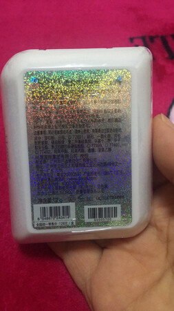 巧迪尚惠这款粉饼我已经用了好几年了，最令我满意的是不结痂，用到最后都是干的，这次拍的已经换了新包装，希望一直好下去，我会一直回购的