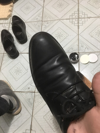 说句实话。手擦的那个很鸡肋，根本带不住 完全不好擦，擦完的感觉还行吧。一般。并没有那么反光光亮