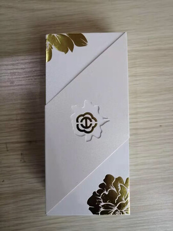颜值包装：感觉比较上档次，价格不贵，和进口的钢笔相比，性价比很高，包装不错，没有破损，速度还算可以。