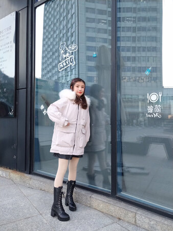马丁靴试穿一下很合脚，底软高跟穿着不累脚，显高显瘦，美美哒
