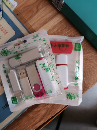 公司招标使用，U盘质量好，携带方便，送货快价格便宜