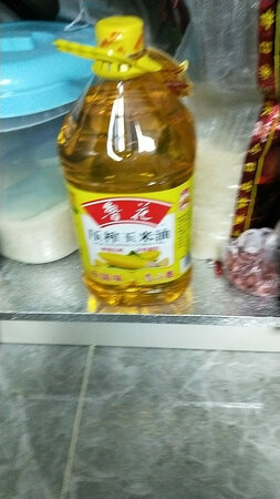 京东的快递真的没说，特别给力，鲁花的牌子信得过，之前买的花生油，这次尝尝玉米油。好评。
