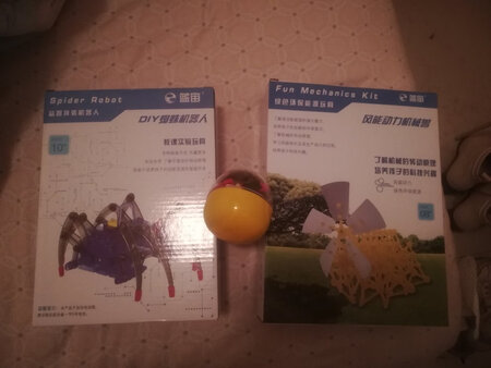 评论我是认真的！！！ 经常在京东上买东西，总有大量的包裹要收，感觉写评语花掉了我大量时间和精力，为了京豆！所以在一段时间里我只是随便写写或者不去评价。但是我觉得这样太对不起辛苦工作的快递小哥，仓管，客服，卖家。于是我写下了一小段话，以表示我对五星快递小哥，客服，卖家的感谢。首先宝贝性价比是很高的，我每次都会先试用再评价。京东的配送绝对是超一流的，每次小哥不管我买的是牛奶，啤酒，米面油还是书书书。不管大件小件送货速度快，服务态度好，全部送货上门，从不抱怨。希望京东再接再厉，做的更大更强，提供更好的商品和服务，再次感谢配送小哥
