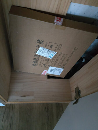 鞋盒好用，质量非常好，与卖家描述的完全一致，非常满意,真的很喜欢，完全超出期望值，发货速度非常快，包装非常仔细、严实，物流公司服务态度很好，运送速度很快，很满意的一次购物。我的鞋终于可以安全储存了哈哈，么么哒。下次再买几个，放满柜子。