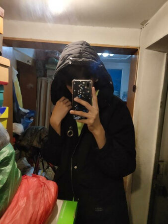 质量很不错，物流也很快，很喜欢，实物与图片相符，面料比想象的要好，衣服最怕看细节，这棉衣连里面的细节都处理的很仔细，没有多余的线头，穿在身上很舒服，面料柔软，性价比较高，值得入手，大小正好，不松垮，正是我想要的，赞
