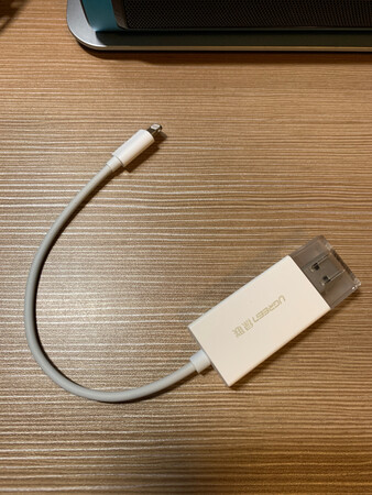做工质感：做工还行
传输速度：传输速度过得去吧，不算慢
确定是相册不能自动识别，要安装专用app来复制文件