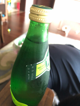 绝对推荐，有活动的时候买，一般盒马价格139,而且一定要冰了才好喝，这个咖啡店怎么都要20一瓶，就买这个口味的，要瓶装的，塑料瓶的气压进去不是很足，一口气喝，很爽，唯一不好的，就是瓶盖，这个盖子拧开需要很大力气