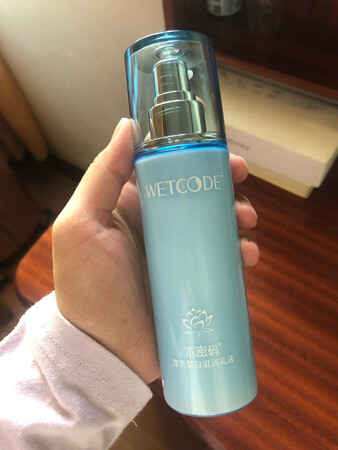 宝贝收到了，物流很快，第一次用，吸收很快，淡淡的香味，不知道用一段时间效果怎么样，到时再追评。