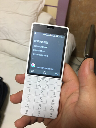 外形外观：外观白色的感觉更好看点
屏幕音效：一般般
拍照效果：没有拍照
运行速度：为没啥软件，肯定没压力，功能机而已，想什么呢
待机时间：貌似应该挺强的
其他特色：拿着它就能清心寡欲，摆脱手机的纠缠