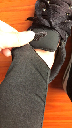 买回来两个裤腿都不一样。  找客服也不理。   不建议购买。质量一般 线头什么都在
