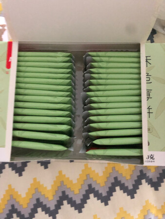 这个饼干，超级好吃，老人，小孩都喜欢，已经买了十盒了，还会再来买的