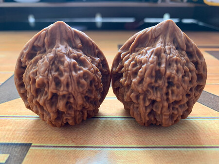 盘了一个星期后拍的照片，看着样子有呢，就是没事拿着玩的，性价比还行，毕竟一份价钱一分货，百十来块钱的东西就有百十来块钱的样子，要求高的可以去看一下贵的，没有出现裂痕和人工雕琢的痕迹，老板服务态度好，习惯好评！