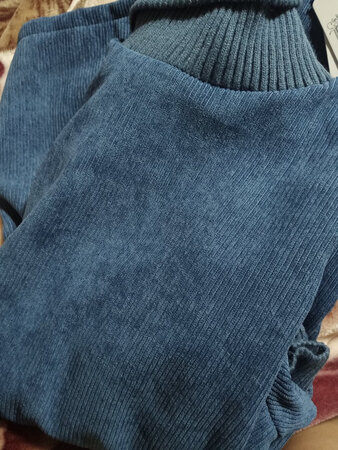 衣服质量挺好的，款式也漂亮，就是我太胖了，不适合我，所以退货，很遗憾