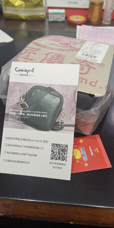 外观颜值：很不错，看起来挺好的
材质手感：手感很不错