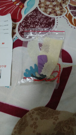 手机杠杠的，手感好，小巧，屏幕大，有~~，那可是別的老人家沒有的功能，老人也要跟上潮流，棒棒哒／送的东西真多，回来装上卡就可用，还有8猪内存卡l