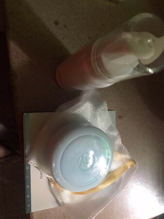 还行，一开始觉得不错。洗得是舒服，但是现在脸上有一些细小的疙瘩～说是改善肌肤，那看接下来的效果吧！待追评