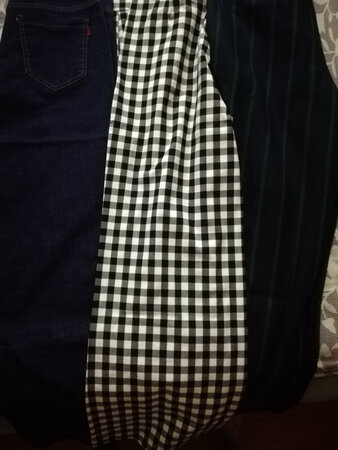 第一次购买这个品牌的衣服，布料不错，车工很好，板形好看，这次活动很给力。一次购买了三条裤，多多搞活动才好。会再购买。