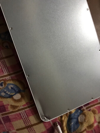 物流很快，早上下单晚上就到了，美中不足就是有一点凹下去了，